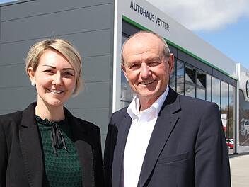 Geschäftsführer Otto Büttner-Vetter ist stolz auf die Entwicklung des Autohauses Vetter - und darauf, in seiner Tochter Eva Vetter bereits eine kompetente Nachfolgerin gefunden zu haben. Foto: Veronika Schadeck