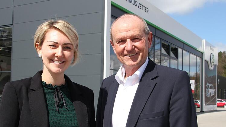 Geschäftsführer Otto Büttner-Vetter ist stolz auf die Entwicklung des Autohauses Vetter - und darauf, in seiner Tochter Eva Vetter bereits eine kompetente Nachfolgerin gefunden zu haben. Foto: Veronika Schadeck