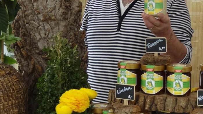 Blumen brauchen Bienen. Und Gartenfreunde mögen Honig.