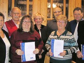 Die Geehrten mit der stellvertretenden Kreisvorsitzenden Heidi Förtsch (links) und Vorsitzenden Inge Baume (Fünfte von links) Foto: Heidi Amon