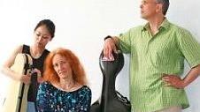 Die Geigerin Shoko Okushiba, die Pianistin Barbara Zeller und der Cellist Johannes Keltsch gestalteten ein Kammerkonzert im Coburger Kulturladen. Foto: PR