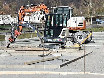 17 neue Wohnmobilstellplätze entstehen aktuell am Kulmbacher Schwedensteg.