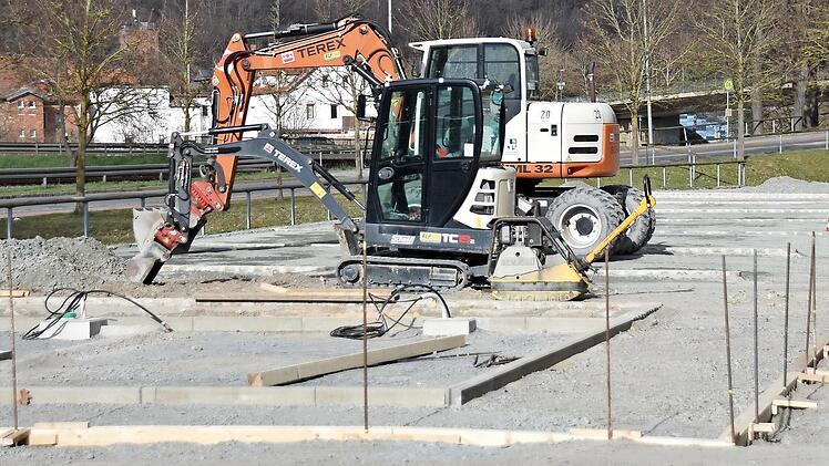 17 neue Wohnmobilstellplätze entstehen aktuell am Kulmbacher Schwedensteg.
