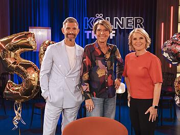 Micky Beisenherz und Susan Link (rechts) &uuml;bernahmen 2017 die Moderation des "K&ouml;lner Treff" von Bettina B&ouml;ttinger. Gemeinsam feiern sie nun den 50. Geburtstag der Talkshow, die 1976 zum ersten Mal auf Sendung ging.