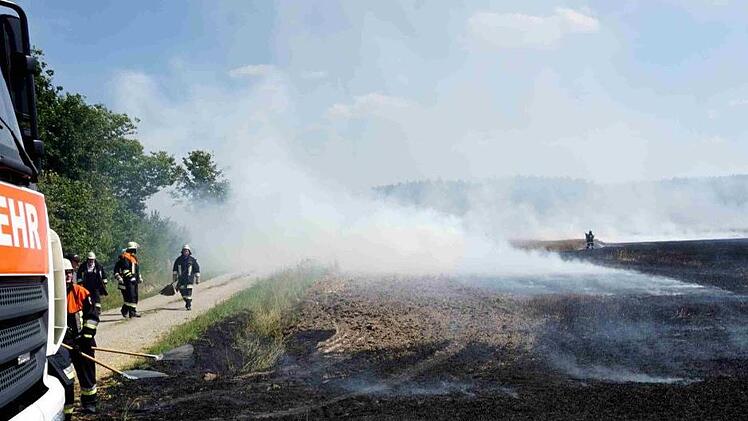 Die Feuerwehrleute hatten den Brand schnell unter Kontrolle.   Foto: Richard Sänger