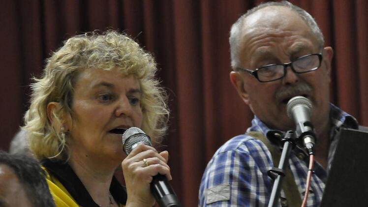 Die Gesangsolisten Christina Metz und Ludwig Kleinhenz. Foto: Peter Klopf