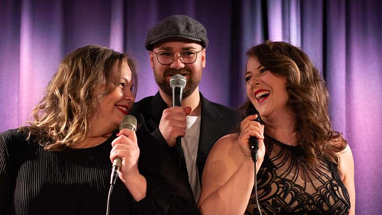 Claudia Zirnsack, Johannes Pflaum und Nathalie Bauer (v.&nbsp;l.) treten beim Open-Air in Schloss J&auml;gersburg auf.