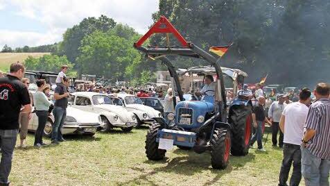 220 Fahrzeuge fanden sich auf dem Festgelände in Uetzing ein.
