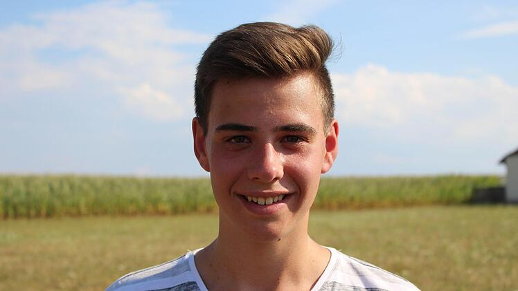 Louis Metz (16) aus Singenrain nutzt den Bolz- und Spielplatz mit seinen Freunden. Foto: Julia Raab