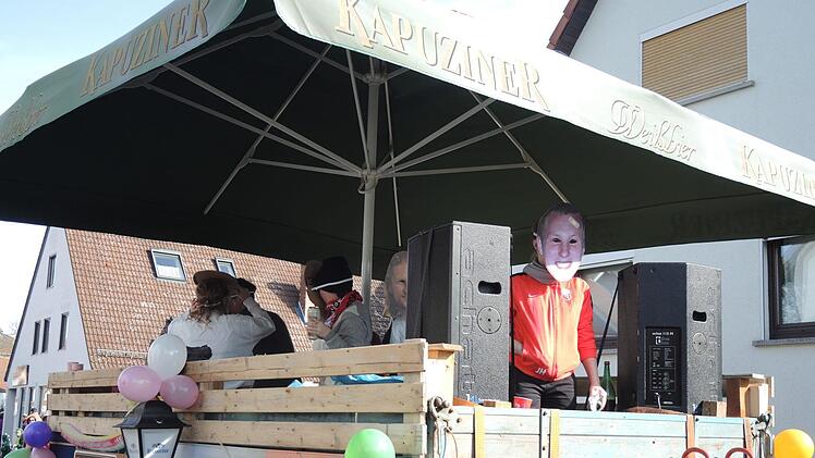 Faschingsumzug in Hausen. Bernd Czelustek