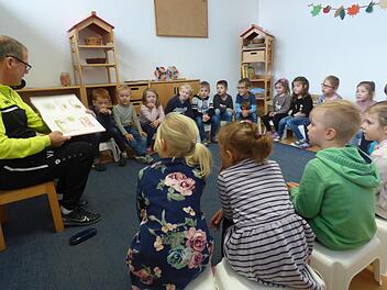 Vorlesetag mit dem FC Thulba  Foto: Birgit Armbruster