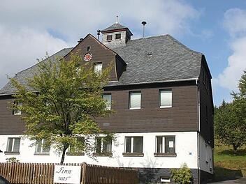 Heiß her ging es im Gemeinderat, als es um die Zukunft der alten Schule in Kleintettau ging. Foto: Veronika Schadeck