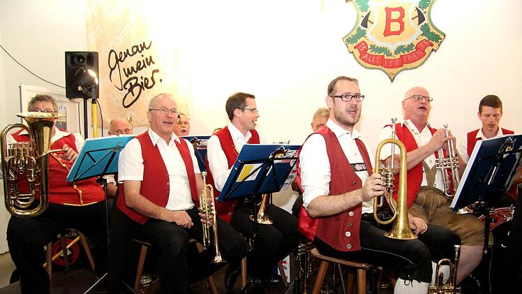 Die Hornochsen gaben in Burgstall den Ton an. Foto: Richard Sänger