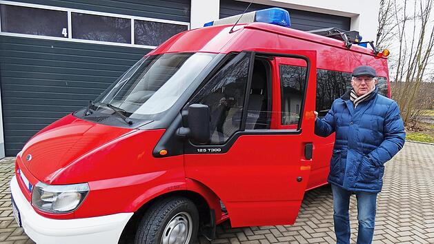 Die Beschaffung eines Mehrzweckfahrzeuges für die Feuerwehr Harsdorf erfordert es, das Fahrzeug mit der entsprechenden Funkausrüstung zu versehen, deren Kosten Bürgermeister Günther Hübner auf 2900 Euro bezifferte. Der Einbau kostet 2755 Euro. Die Kosten von 20 000 Euro für die Beschaffung des Autos haben sich Gemeinde und Feuerwehrverein geteilt.