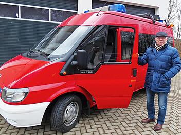 Die Beschaffung eines Mehrzweckfahrzeuges für die Feuerwehr Harsdorf erfordert es, das Fahrzeug mit der entsprechenden Funkausrüstung zu versehen, deren Kosten Bürgermeister Günther Hübner auf 2900 Euro bezifferte. Der Einbau kostet 2755 Euro. Die Kosten von 20 000 Euro für die Beschaffung des Autos haben sich Gemeinde und Feuerwehrverein geteilt.