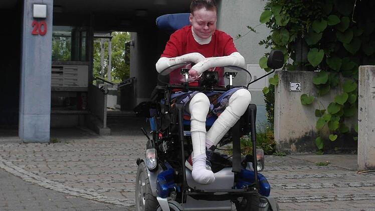 Patrick Porzel ist durch die Schmetterlinkgskrankheit enorm beeinträchtigt. Foto: Georg Porzel