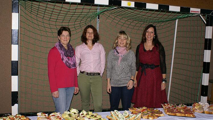 Der Elternbeirat ehemals: Seel, aktuell: Heinle, Hartmann, Lekutat-Helmert. Foto: Grundschule Zeitlofs