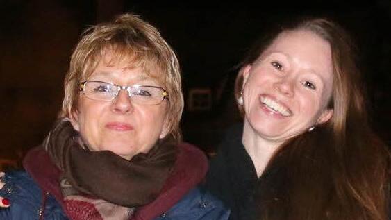 Den diesjährigen Adventsmarkt hatten Silvia Tauss, Geschäftsführerin des Seßlacher Arbeitskreises Tourismus (links), und ihre Nachfolgerin Carolin Franz noch gemeinsam vorbereitet. Foto: Bettina Knauth