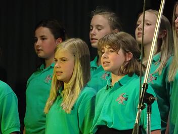 Gemeinsam macht es einfach viel mehr Spaß: Die Chorklasse 5c der Realschule Ebern.  Fotos: Johanna Eckert