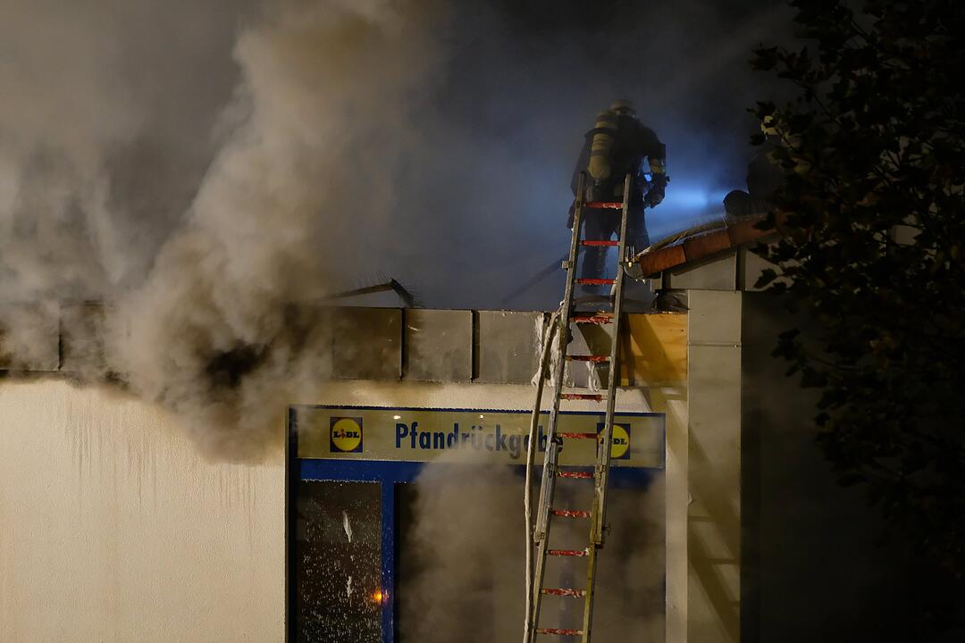 Nürnberg: Lidl brennt