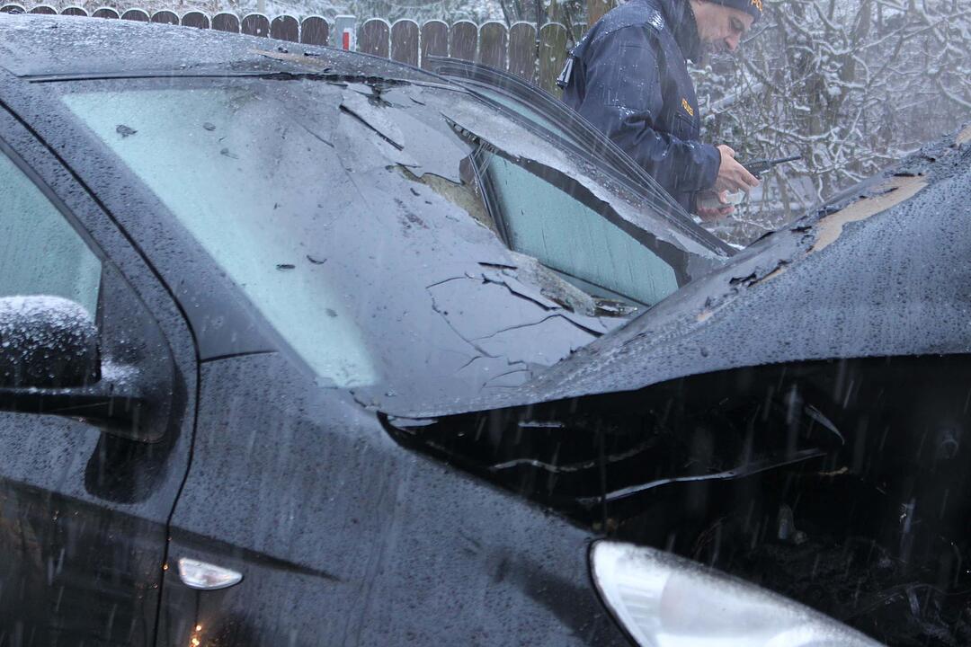 Drei Fahrzeuge waren in Bayreuth auf schneeglatter Fahrbahn in einen Unfall verwickelt.