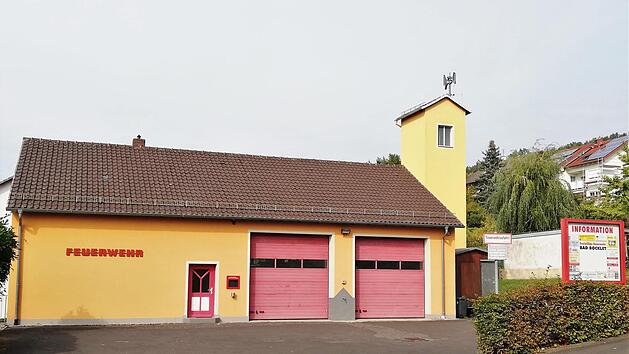 Wo heute noch der Schlauchturm steht, soll bald ein neuer Garagenanbau gebaut werden.  Foto: Sigismund von Dobschütz