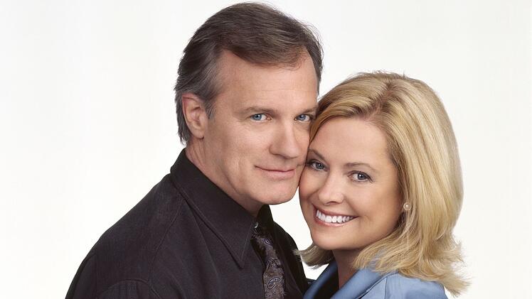 In mehr als 240 Folgen von "Eine himmlische Familie" spielte Catherine Hicks (Bild, mit Stephen Collins) die liebevolle Mutter Annie, am 6. August feiert sie ihren 75. Geburtstag.