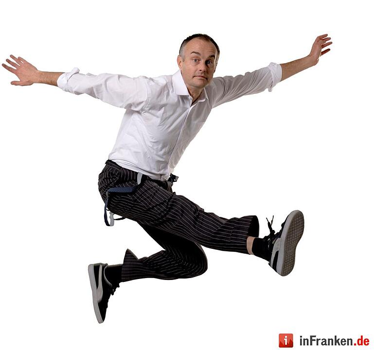 The Pauldini Show aus Australien präsentiert eine Show die aus Komödie, der Flucht aus einer Zwangsjacke und 20 Meter Stahlkette besteht.