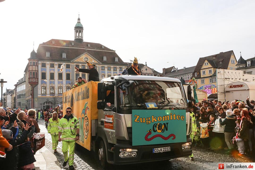 Gaudiwurm: Narren feiern in Coburg