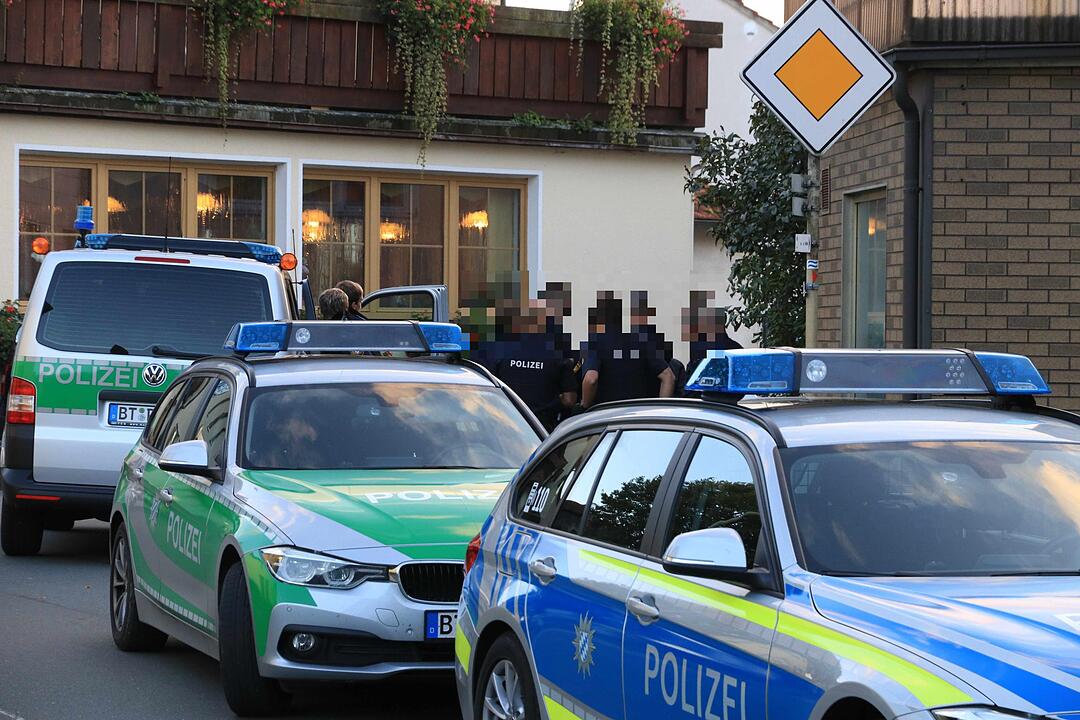 Polizei riegelt Plankenfels ab