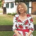 Gefragte Expertin, wenn es um altes Brauchtum geht: die Historikerin Renate Reuther. Hier wirkt sie mit beim MDR-Filmbeitrag "Die Geschichte von Frau Holle".  Screenshot: MDR