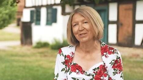 Gefragte Expertin, wenn es um altes Brauchtum geht: die Historikerin Renate Reuther. Hier wirkt sie mit beim MDR-Filmbeitrag "Die Geschichte von Frau Holle".  Screenshot: MDR