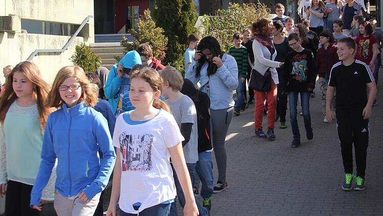 Keine Aufregung herrschte beim fiktive Feueralarm an der Eberner Mittelschule am Mittwochvormittag. Fotos: Ralf Kestel