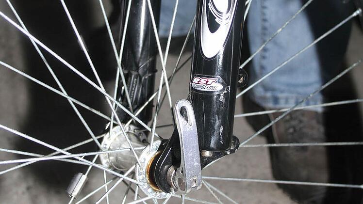 Wenn die Laufräder mit Schnellverschlüssen auswechselbar sind, ist das fast immer ein Hinweis, dass es sich um hochwertige Fahrräder handelt. Foto: Sonja Adam