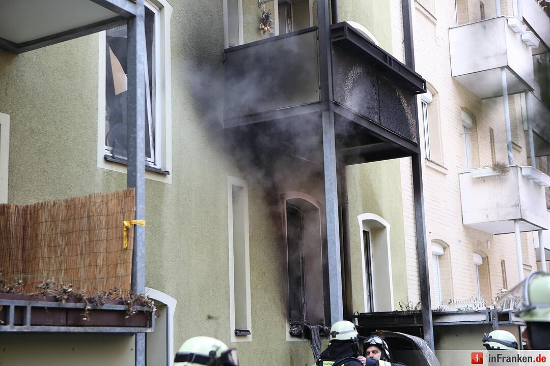 Mehrfamilienhaus in Nürnberg brennt
