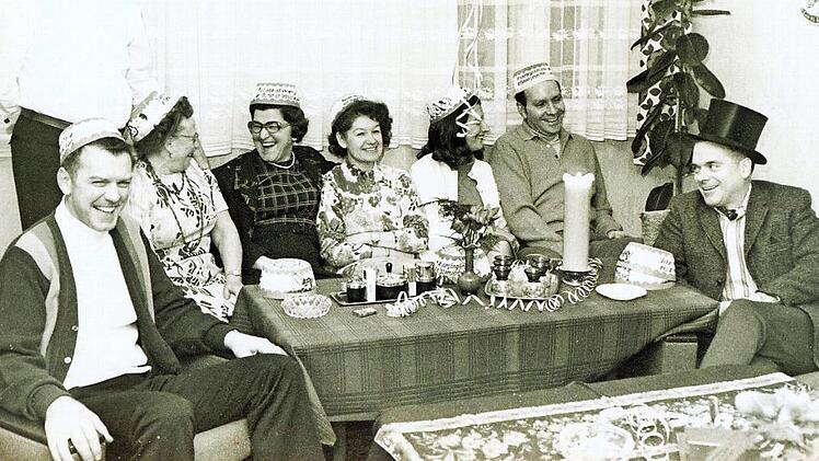 Deutsche und Amerikaner feierten gemeinsam den Abschied von Oberst William L. Knapp im Jahr 1973.  Fotos: Stadt Herzogenaurach (Stadtarchiv)