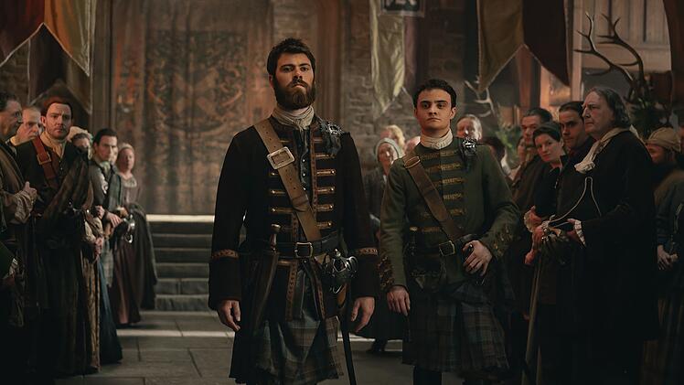 Sowohl Dougal (Sam Retford, links) als auch Colum MacKenzie (Seamus McLean Ross) wollen ihren Clan durch schwierige Zeiten führen, doch am Ende kann nur einer der neue Laird werden.