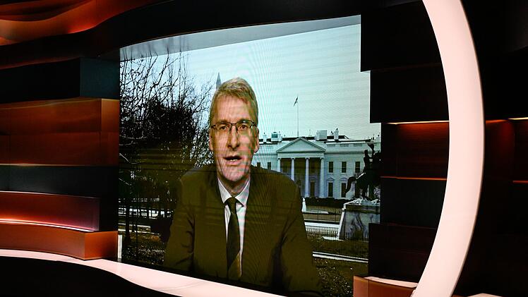 Laut Elmar Theve&szlig;en schwinde Donald Trumps Beliebtheit innerhalb der USA.