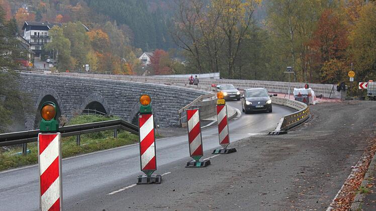 Die "Ewige Brücke" südlich von Lauenstein muss mal wieder saniert werden und ist der Grund für Streckensperrungen.  Foto: Archiv Veronika Schadeck
