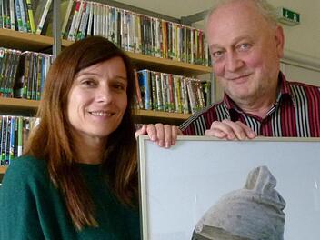 Manfred Koch und Verena Kriest laden mit dem Plakatmotiv von "Le Jardin d'Ewald" zur Filmreihe ein. Fotos: Marion Krüger-Hundrup