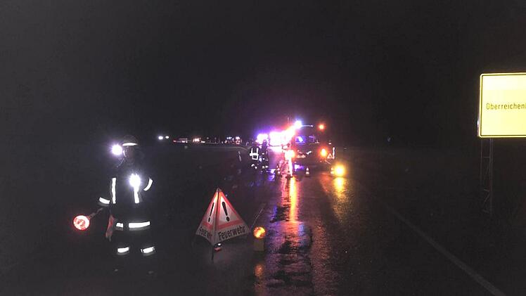 Zwei Autos landeten nach einem Zusammenstoß im Graben.    Foto: Richard Sänger