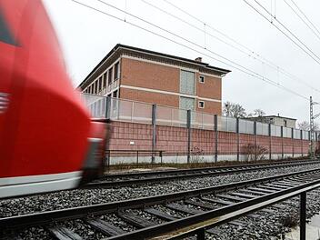 Auf Höhe der Adalbert Stifter Schule werden   keine  Pendler erwartet.   Pendler-Parkplätze sind am künftigen S-Bahn-Haltepunkt bislang jedenfalls   nicht eingeplant. Barbara Herbst