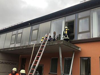 Bei einer Brandschutzübung in der Grundschule  hat sich die Feuerwehr Motten beteiltigt. Foto: Rudolf Will