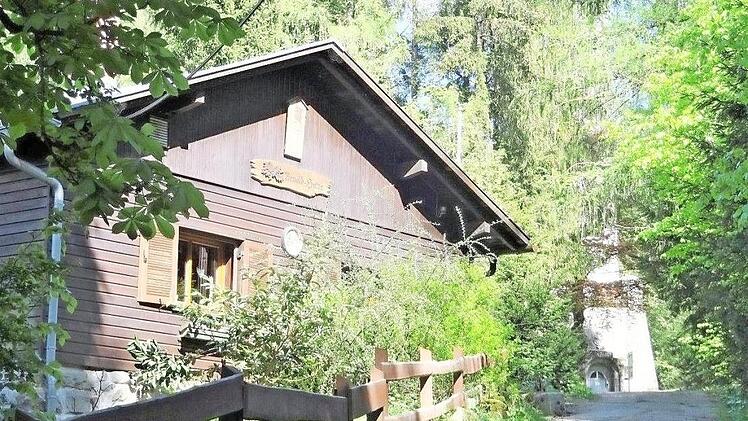 Oktober: Im April hatte der bisherige Pächter der Arnoldhütte seinen Vertrag gekündigt. Mit Hans-Jürgen Ühlin fand der Verschönerungsverein im September neue Pächter. Wann wurde die Arnoldhütte wieder eröffnet? a) 22. Oktober 2020b) 12. Oktober 2020c) 2. Oktober 2020
