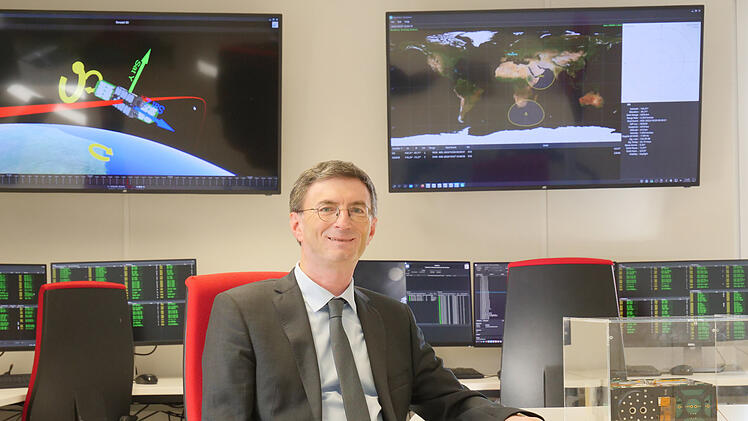 Würzburg: Nanosatellit testet KI-Technologien im Orbit - Kontrollzentrum auf Uni-Campus
