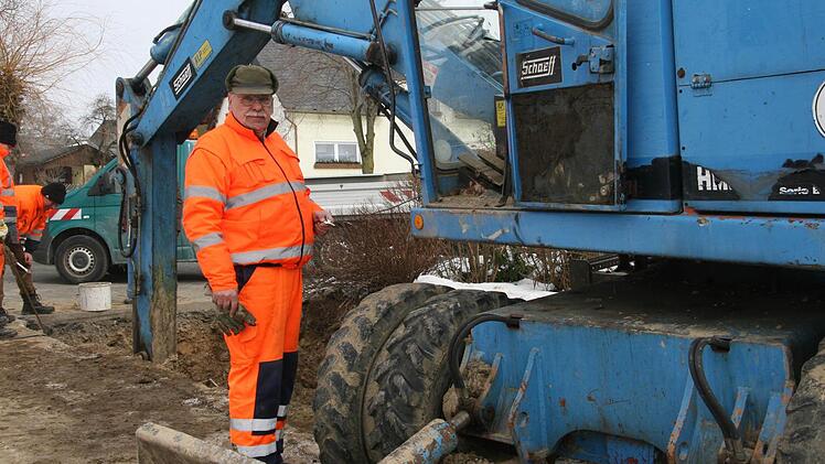 Nur mit schwerem Gerät konnte man sich imn Schlockenau überhaupt bis tief in den Untergrund vorbahnen, erklärt Bauhofleiter Wieland Oelschlegel.