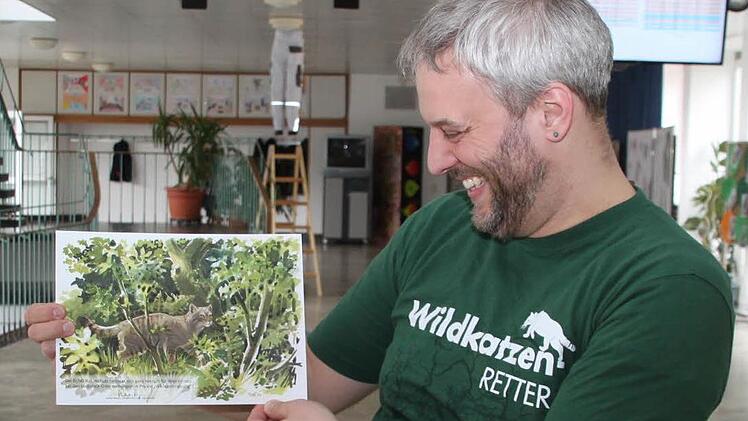 Lehrer Andreas Bock ist stolz auf die Urkunde, die es nach dem Projekt gegeben hat.  Foto: Julia Schilling