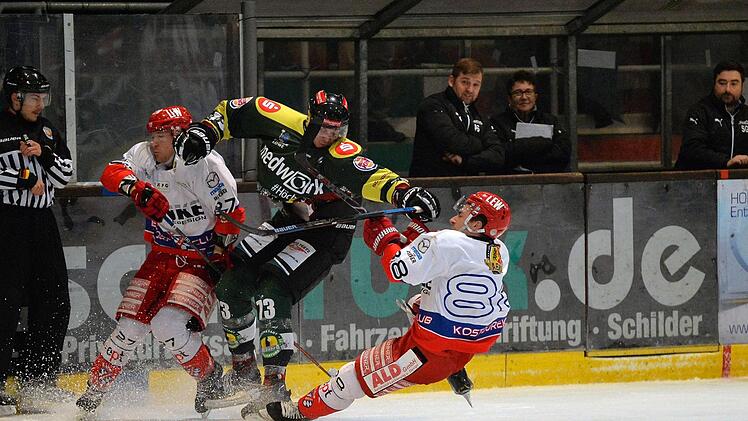Markus Babinsky (Mitte) hat neben weiteren Spielern einen Organspendeausweis. Er findet Aufkl&auml;rung zu dem Thema besonders wichtig, um den Menschen die Angst zu nehmen.  Archivfoto: Picturedreams