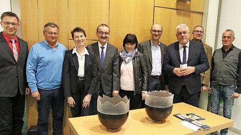 Der Verein Förderer der Coburger Landestiftung verabschiedete nach 18 Jahren ehrenamtlicher Tätigkeit Veronika Pittroff aus dem Vorstand. Hans-Herbert Hartan stellte die Schenkung von zwei ganz bedeutenden Objekten in den Mittelpunkt.  Foto: Desombre