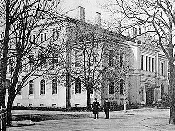 So präsentierte sich das Gesellschaftshaus am Ernstplatz um 1910. Foto: Archiv Historische Gesellschaft Coburg/Verein